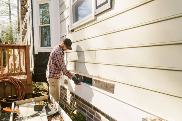 Trusted Storm Damage Siding Repair service in Knoxville, IL - Creative Siding